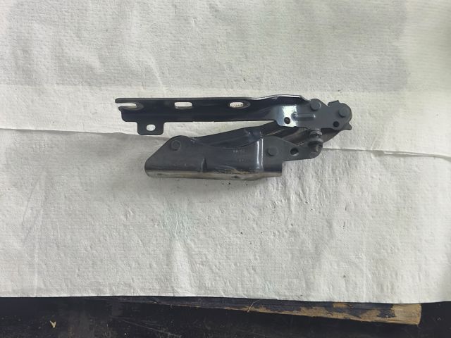 bontott VW GOLF VI Motorháztető Jobb Zsanér