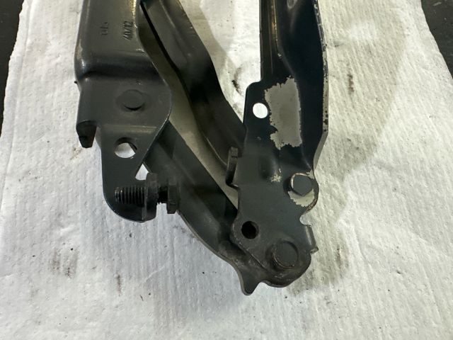 bontott VW GOLF VI Motorháztető Jobb Zsanér