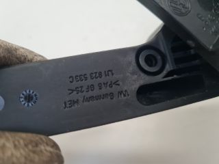 bontott VW GOLF VI Motorháztető Nyitó Kar / Gomb