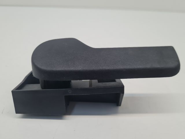 bontott VW GOLF VI Motorháztető Nyitó Kar / Gomb