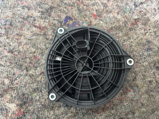 bontott VW GOLF VI Motorháztető Nyitó Kar / Gomb