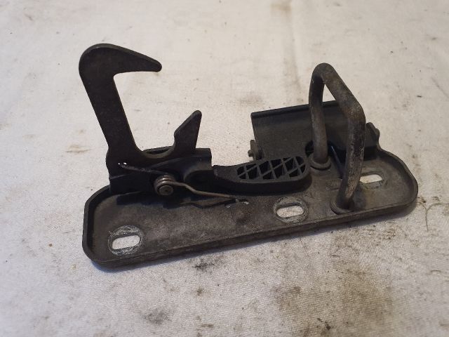 bontott VW GOLF VI Motorháztető Nyitó Kar / Gomb