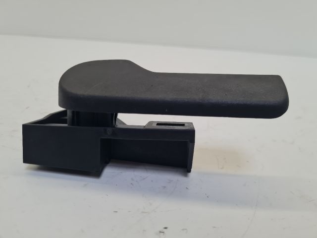 bontott VW GOLF VI Motorháztető Nyitó Kar / Gomb