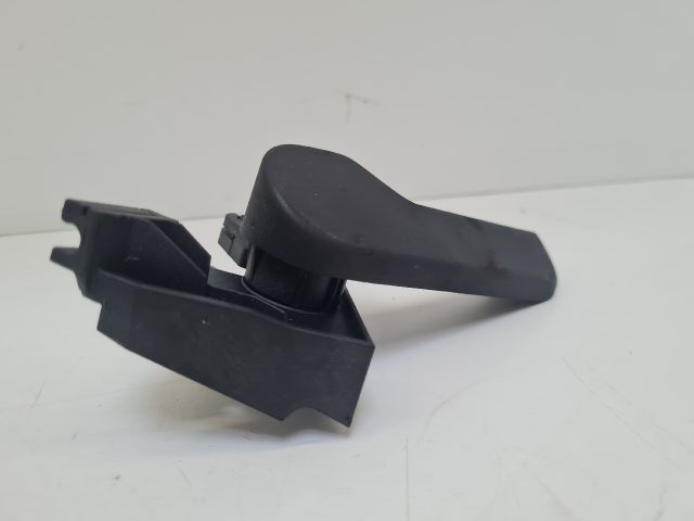 bontott VW GOLF VI Motorháztető Nyitó Kar / Gomb