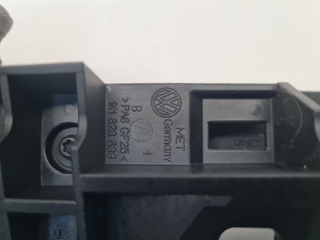 bontott VW GOLF VI Motorháztető Nyitó Kar / Gomb