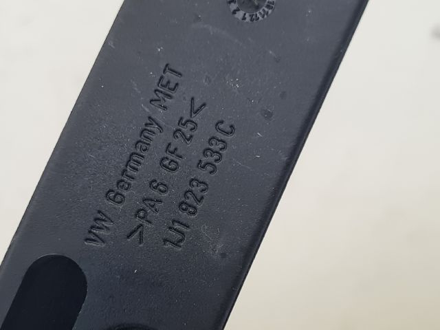 bontott VW GOLF VI Motorháztető Nyitó Kar / Gomb