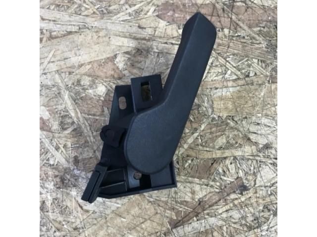 bontott VW GOLF VI Motorháztető Nyitó Kar / Gomb