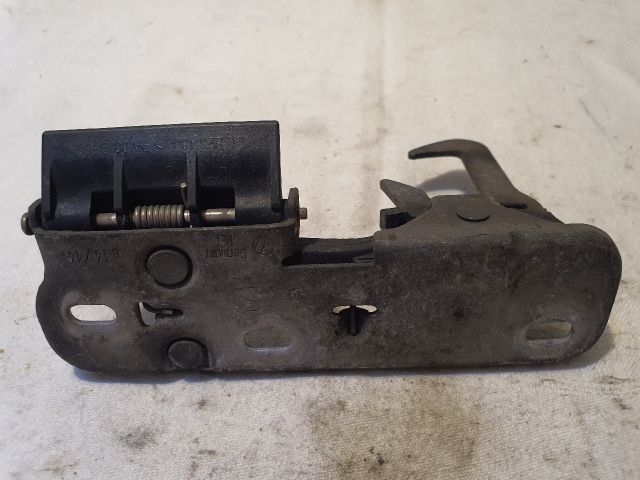 bontott VW GOLF VI Motorháztető Nyitó Kar / Gomb