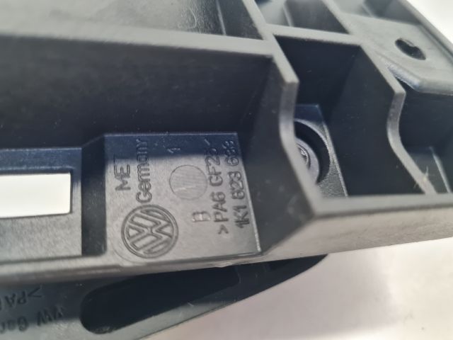 bontott VW GOLF VI Motorháztető Nyitó Kar / Gomb