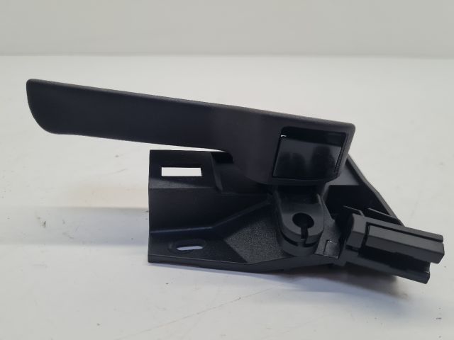 bontott VW GOLF VI Motorháztető Nyitó Kar / Gomb