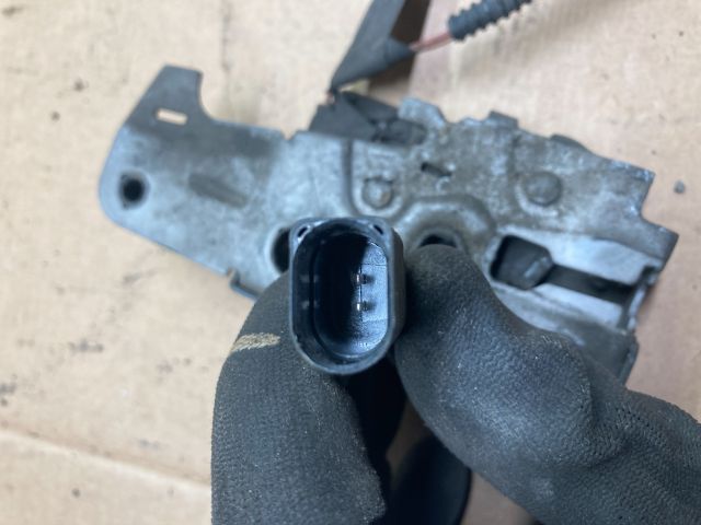 bontott VW GOLF VI Motorháztető Zárszerkezet