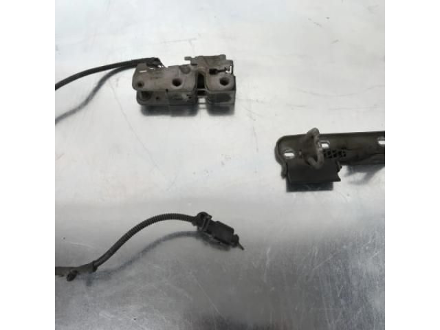 bontott VW GOLF VI Motorháztető Zárszerkezet