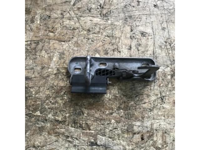 bontott VW GOLF VI Motorháztető Zárszerkezet