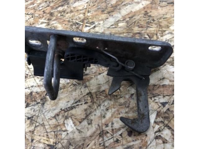 bontott VW GOLF VI Motorháztető Zárszerkezet