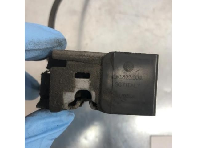 bontott VW GOLF VI Motorháztető Zárszerkezet