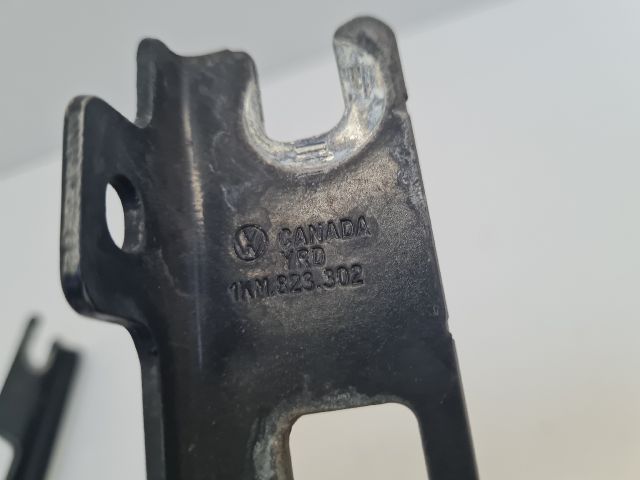 bontott VW GOLF VI Motorháztető Zsanér Pár