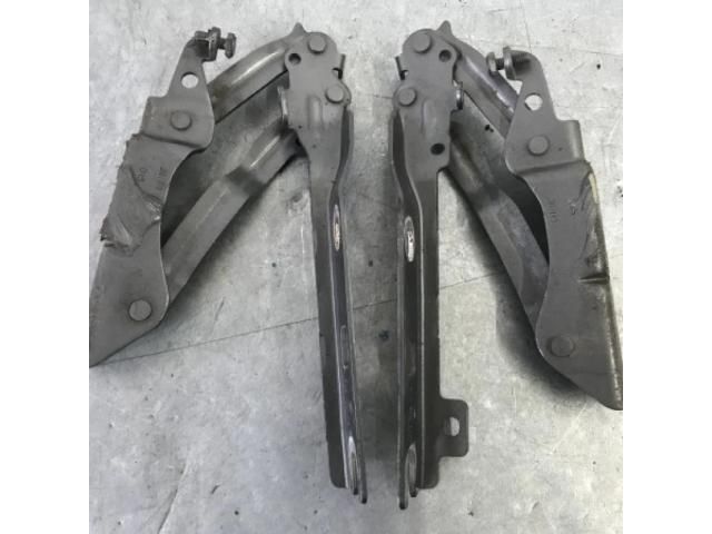 bontott VW GOLF VI Motorháztető Zsanér Pár