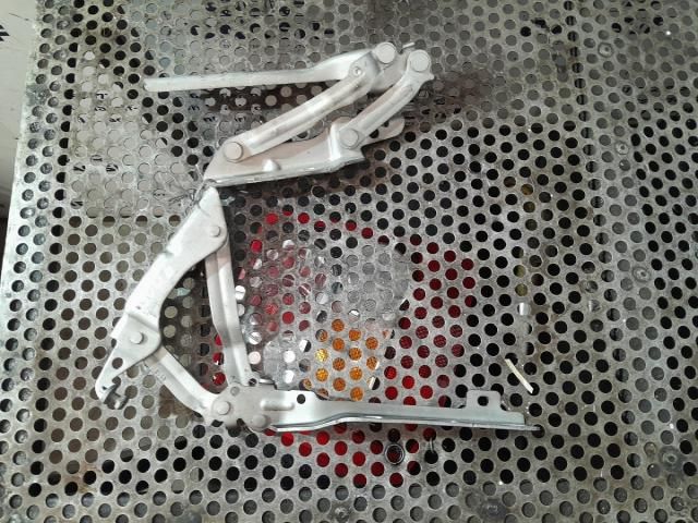 bontott VW GOLF VI Motorháztető Zsanér Pár