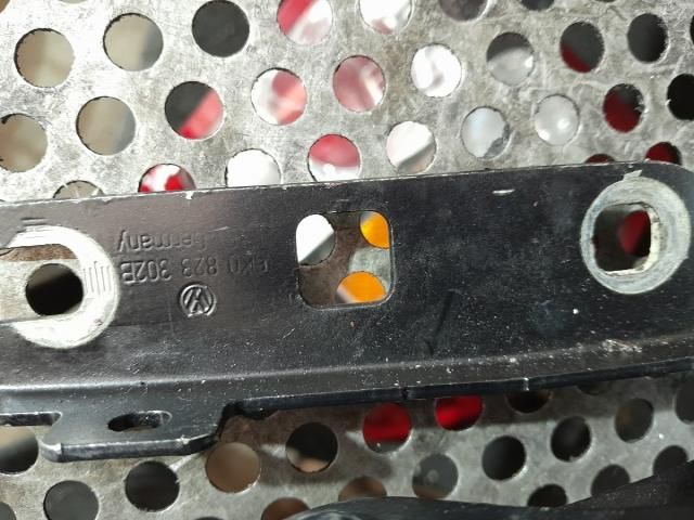 bontott VW GOLF VI Motorháztető Zsanér Pár