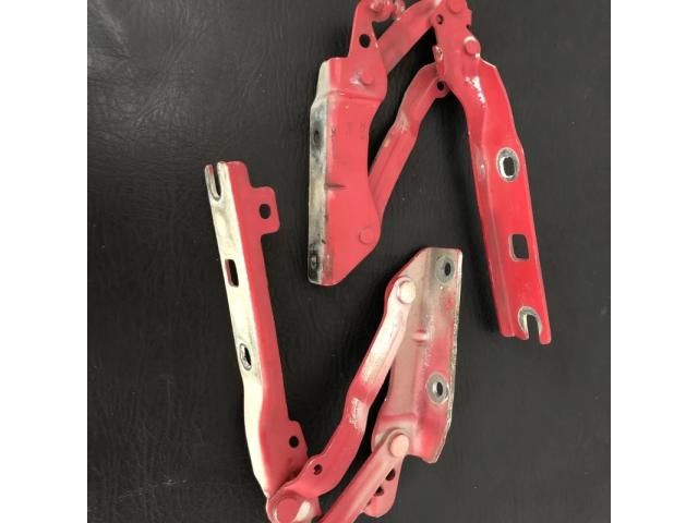 bontott VW GOLF VI Motorháztető Zsanér Pár