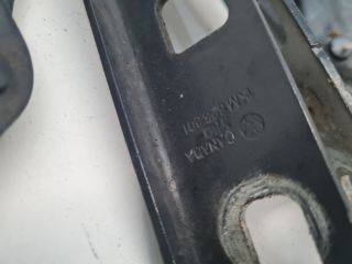 bontott VW GOLF VI Motorháztető Zsanér Pár