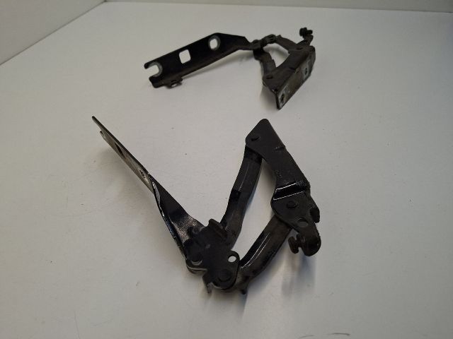 bontott VW GOLF VI Motorháztető Zsanér Pár