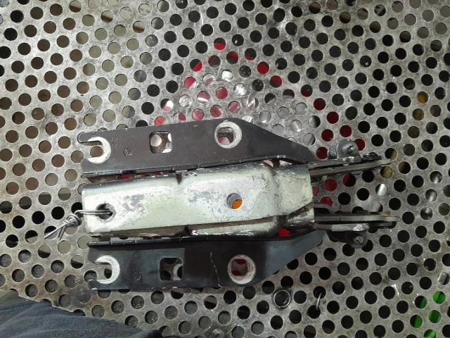 bontott VW GOLF VI Motorháztető Zsanér Pár