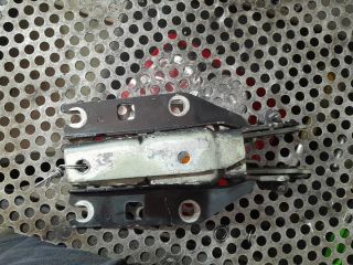 bontott VW GOLF VI Motorháztető Zsanér Pár