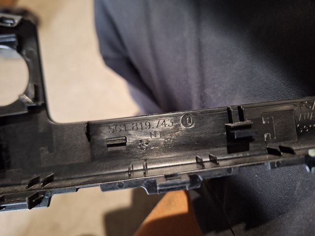 bontott VW GOLF VI Multifunkciós Kijelző Keret