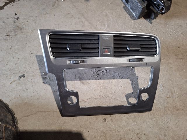 bontott VW GOLF VI Multifunkciós Kijelző Keret