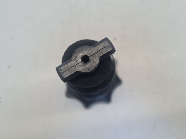 bontott VW GOLF VI Pótkerék Rögzítő