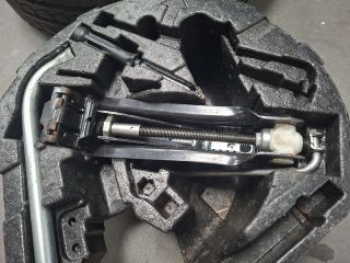 bontott VW GOLF VI Pótkerék Szerszámtartó