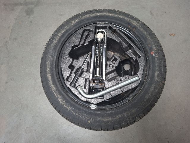 bontott VW GOLF VI Pótkerék Szerszámtartó