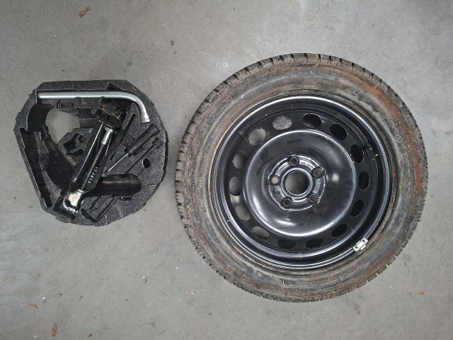 bontott VW GOLF VI Pótkerék Szerszámtartó