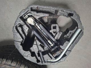 bontott VW GOLF VI Pótkerék Szerszámtartó