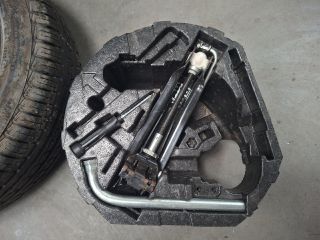 bontott VW GOLF VI Pótkerék Szerszámtartó