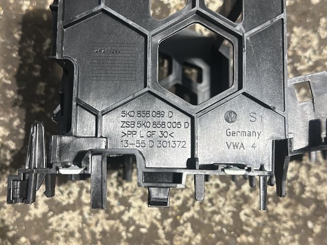 bontott VW GOLF VI Rádió / CD Keret