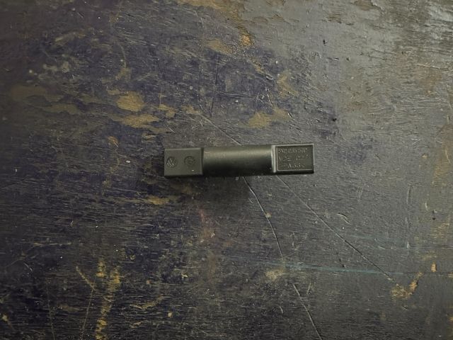 bontott VW GOLF VI Rádió Zavarszűrő