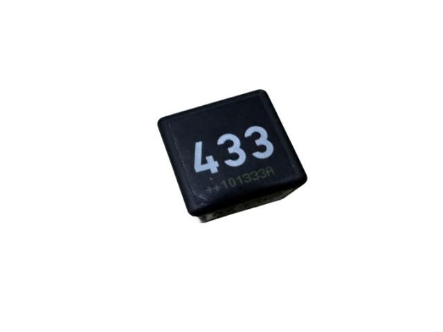 bontott VW GOLF VI Relé