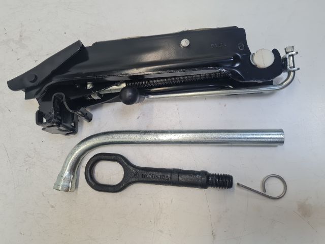 bontott VW GOLF VI Szerszámkészlet