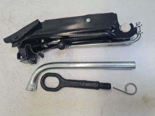 bontott VW GOLF VI Szerszámkészlet