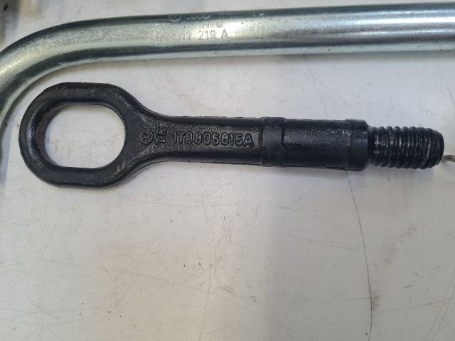 bontott VW GOLF VI Szerszámkészlet