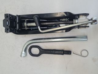 bontott VW GOLF VI Szerszámkészlet