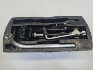 bontott VW GOLF VI Szerszámkészlet