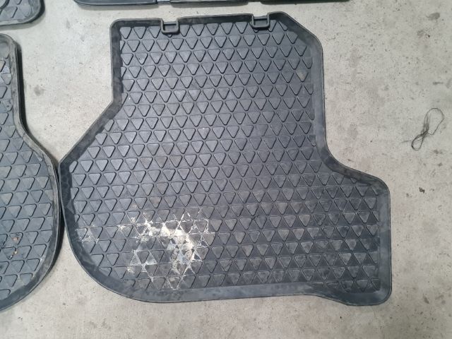 bontott VW GOLF VI Szőnyeg Szett