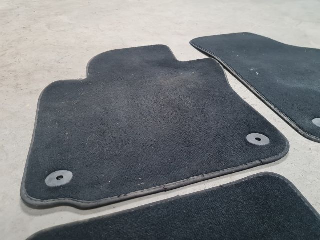 bontott VW GOLF VI Szőnyeg Szett