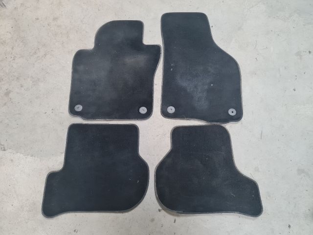 bontott VW GOLF VI Szőnyeg Szett