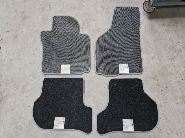 bontott VW GOLF VI Szőnyeg Szett