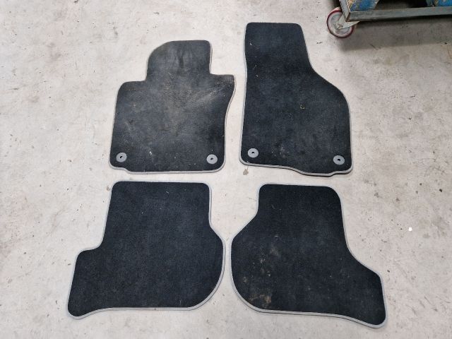 bontott VW GOLF VI Szőnyeg Szett