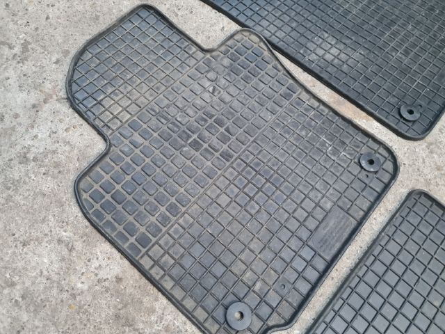 bontott VW GOLF VI Szőnyeg Szett